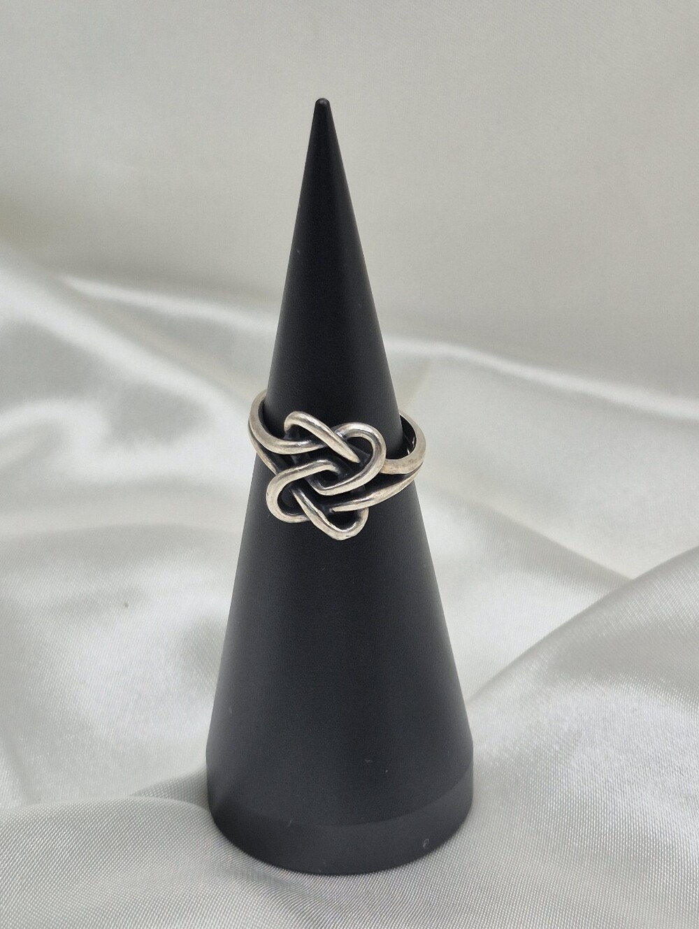 James Avery Signed Sterling Silver Intertwhined Hearts Knot Band Ring